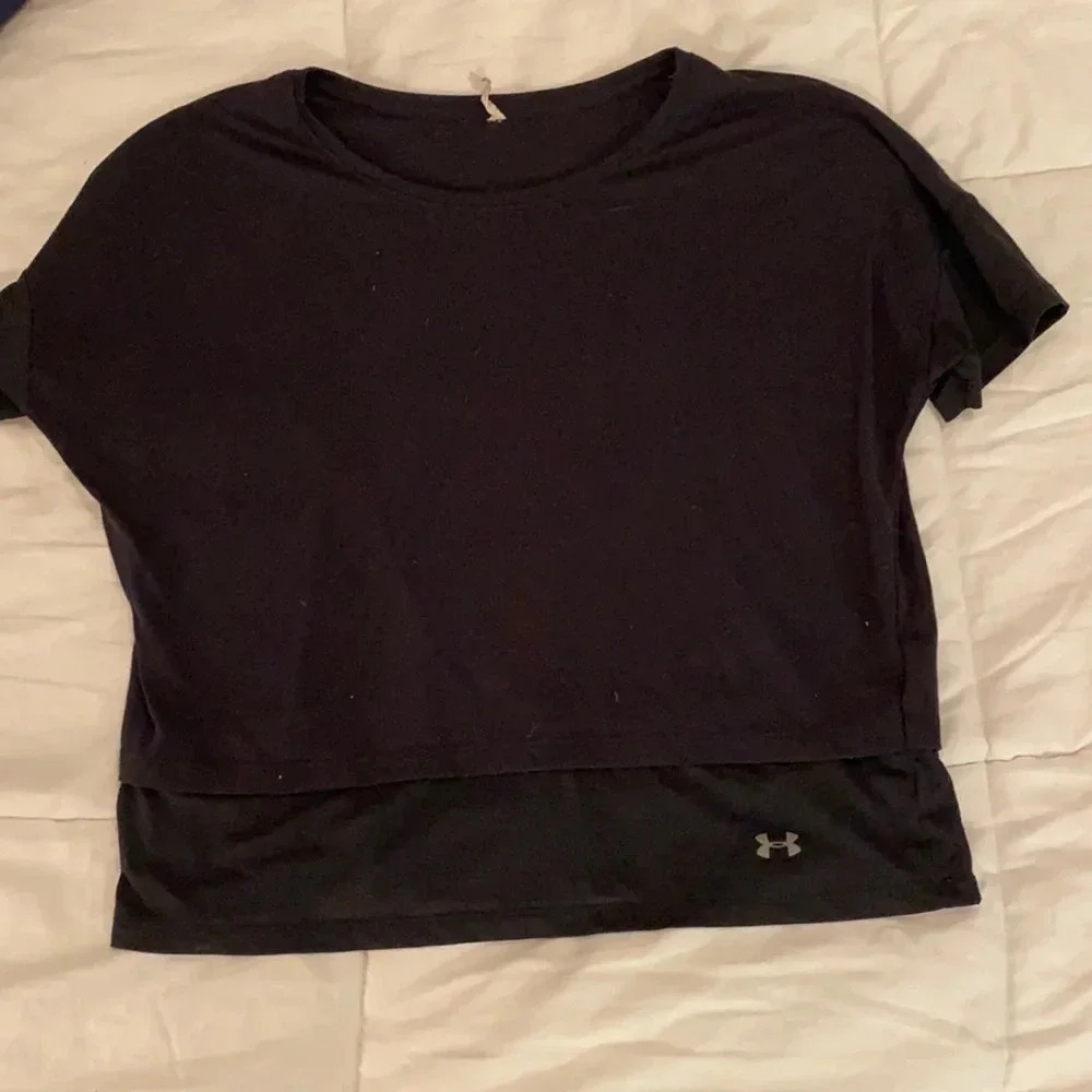 Under Armour black shirt heat gear small